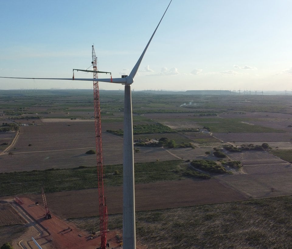 Ventos de São Zacarias, assembly of first wind turbine